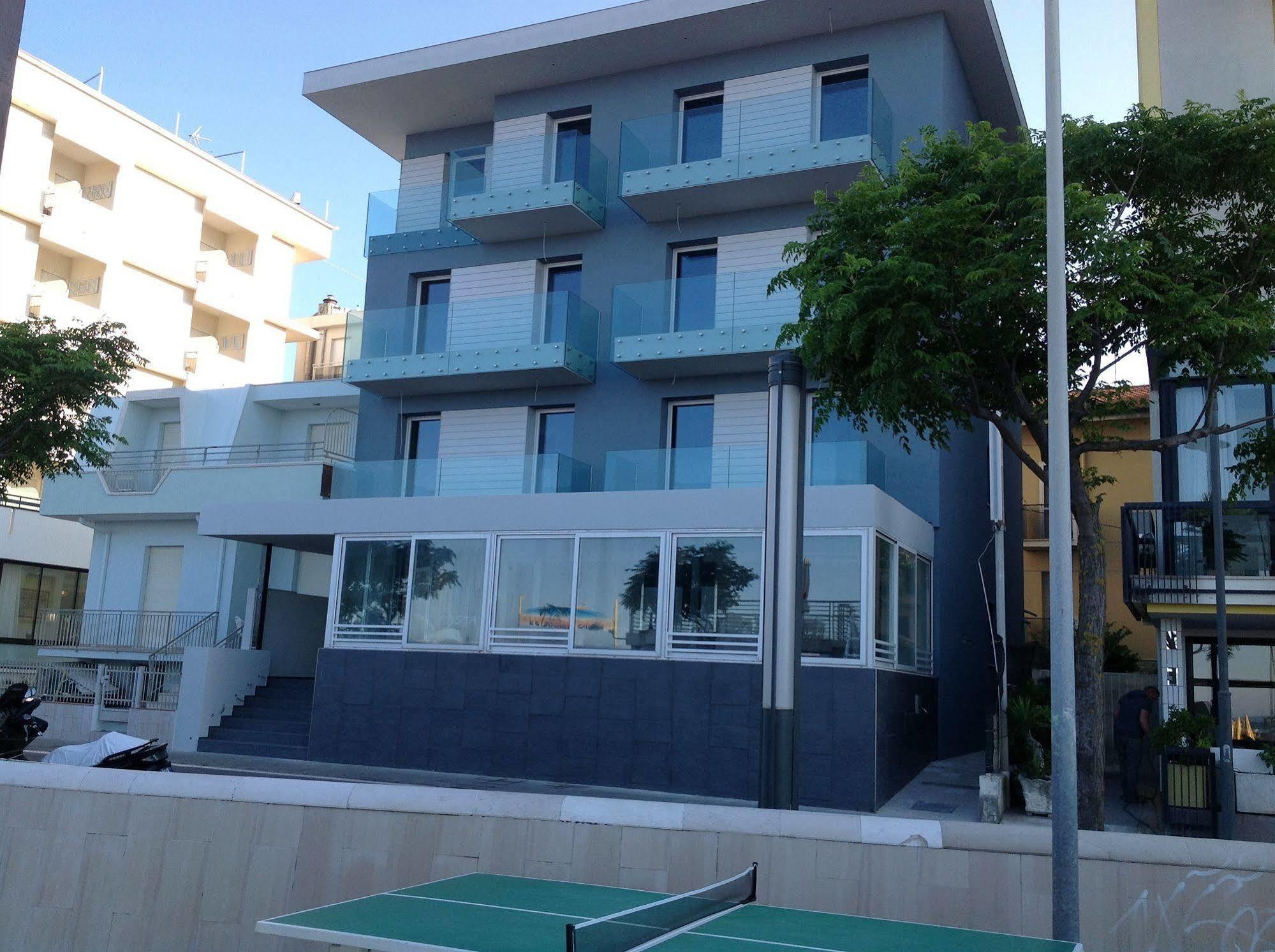 Bell Hotel 3*
