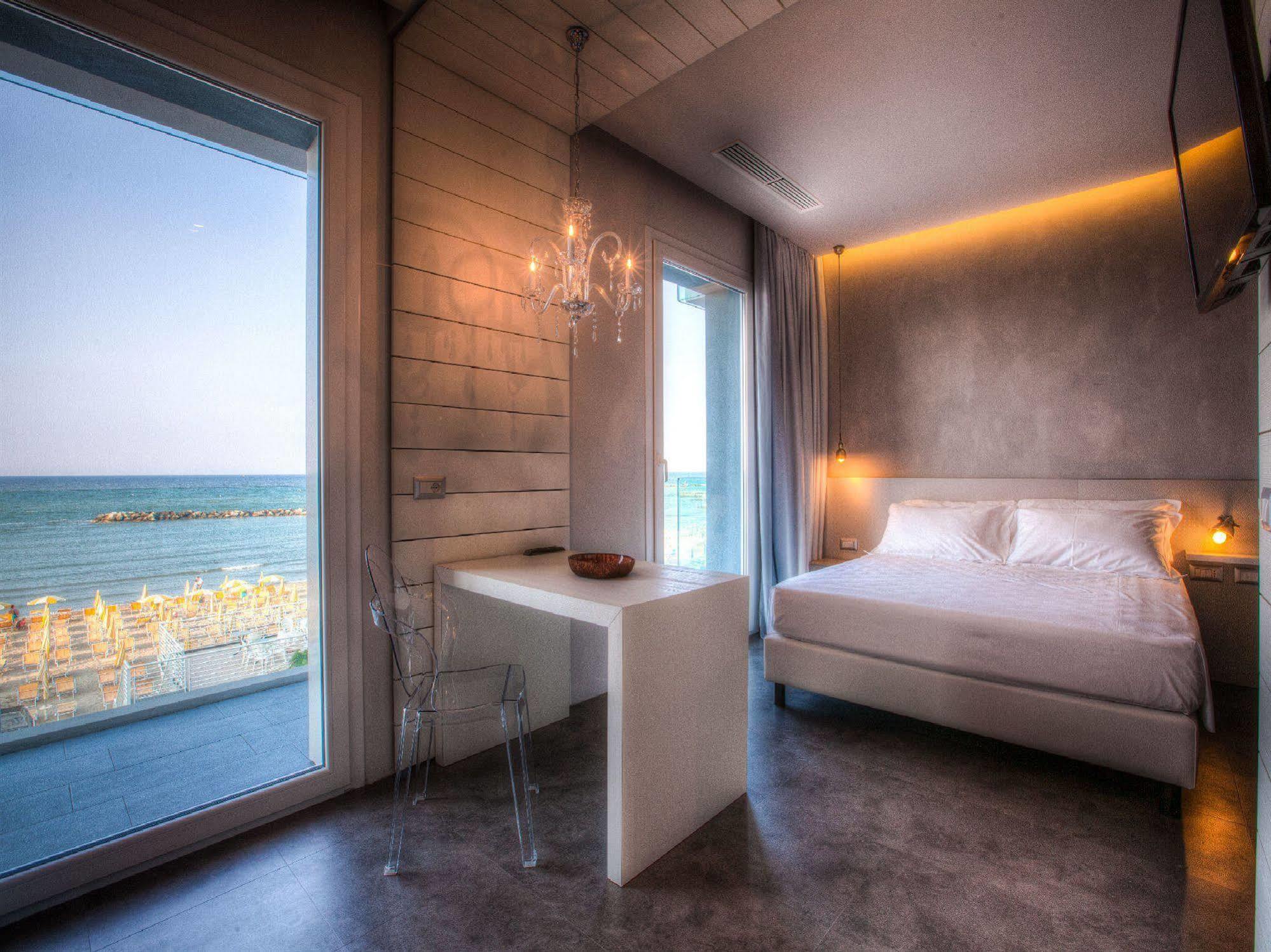 Bell Hotel 3*